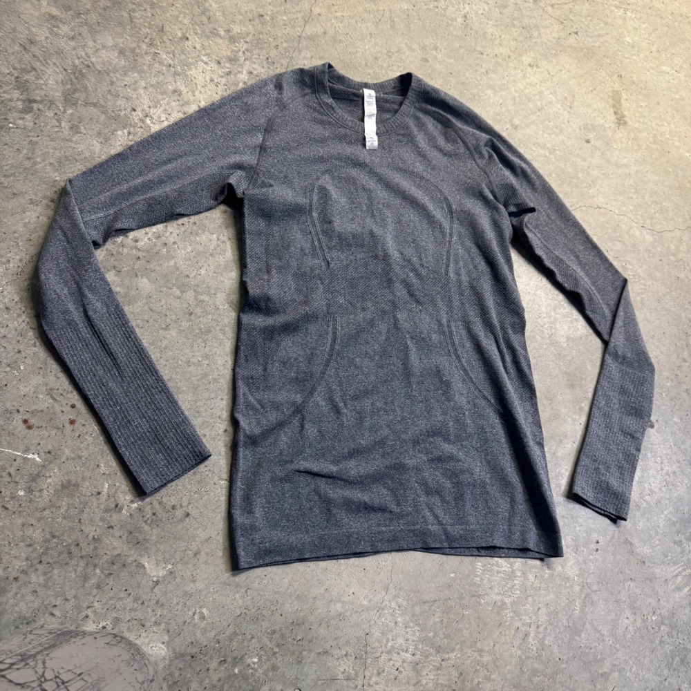 Lululemon Women's Dark Grey Longsleeve Top Athletic Running Sporty Gym Workout